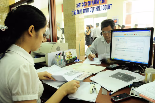 Cơ quan chức năng sẽ tiến hành niêm yết văn bản liên quan trong 15 ngày để làm thủ tục khai nhận thừa kế (Ảnh minh họa) Cơ quan chức năng sẽ tiến hành niêm yết văn bản liên quan trong 15 ngày để làm thủ tục khai nhận thừa kế (Ảnh minh họa)