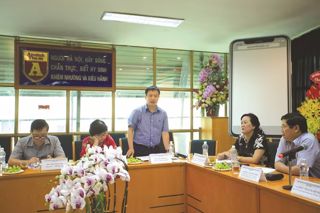 Thượng tá Nguyễn Thanh Bình, Tổng biên tập Báo An ninh Thủ đô phát biểu tại lễ ra mắt giao diện mới Báo An ninh Thủ đô điện tử, ngày 14-8-2020 Ảnh: Lam Thanh Thượng tá Nguyễn Thanh Bình, Tổng biên tập Báo An ninh Thủ đô phát biểu tại lễ ra mắt giao diện mới Báo An ninh Thủ đô điện tử, ngày 14-8-2020 Ảnh: Lam Thanh