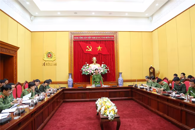 Trung tướng Nguyễn Duy Ngọc, Thứ trưởng Bộ Công an phát biểu tại cuộc họp Trung tướng Nguyễn Duy Ngọc, Thứ trưởng Bộ Công an phát biểu tại cuộc họp