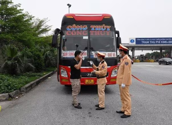 Kiên quyết lập biên bản đối với các trường hợp cố tình không chấp hành yêu cầu kiểm tra của CSGT Kiên quyết lập biên bản đối với các trường hợp cố tình không chấp hành yêu cầu kiểm tra của CSGT