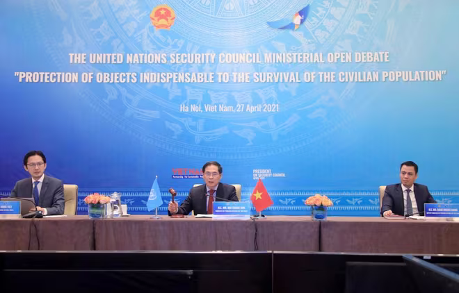 Bộ trưởng Bộ Ngoại giao Bùi Thanh Sơn chủ trì Phiên thảo luận Bộ trưởng Bộ Ngoại giao Bùi Thanh Sơn chủ trì Phiên thảo luận