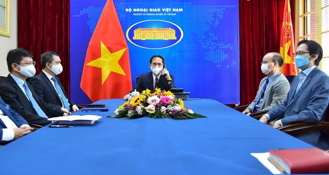 Điện đàm với Ngoại trưởng Antony Blinken, Bộ trưởng Ngoại giao Bùi Thanh Sơn cảm ơn Mỹ đã hỗ trợ Việt Nam tiếp cận vaccine ngừa Covid-19 Điện đàm với Ngoại trưởng Antony Blinken, Bộ trưởng Ngoại giao Bùi Thanh Sơn cảm ơn Mỹ đã hỗ trợ Việt Nam tiếp cận vaccine ngừa Covid-19