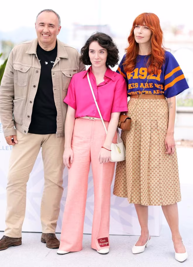 Đoàn phim “Unclenching the Fists” tại Cannes 2021 Đoàn phim “Unclenching the Fists” tại Cannes 2021