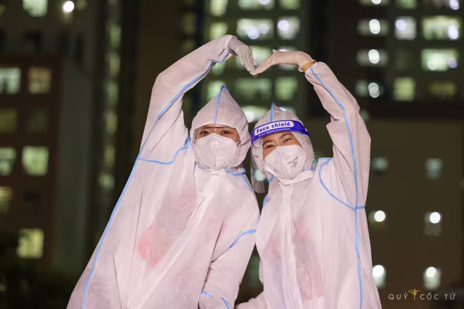 Dù vất vả nhưng các nghệ sĩ luôn khích lệ, động viên nhau cùng vượt qua đại dịch Dù vất vả nhưng các nghệ sĩ luôn khích lệ, động viên nhau cùng vượt qua đại dịch