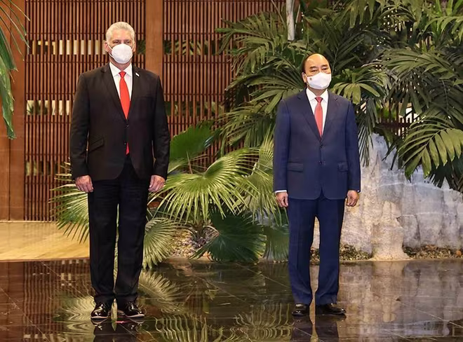 Chủ tịch nước Nguyễn Xuân Phúc và Bí thư thứ nhất Ban Chấp hành Trung ương Đảng Cộng sản Cuba, Chủ tịch nước Cộng hòa Cuba Miguel Díaz-Canel tại Lễ đón Chủ tịch nước Nguyễn Xuân Phúc và Bí thư thứ nhất Ban Chấp hành Trung ương Đảng Cộng sản Cuba, Chủ tịch nước Cộng hòa Cuba Miguel Díaz-Canel tại Lễ đón