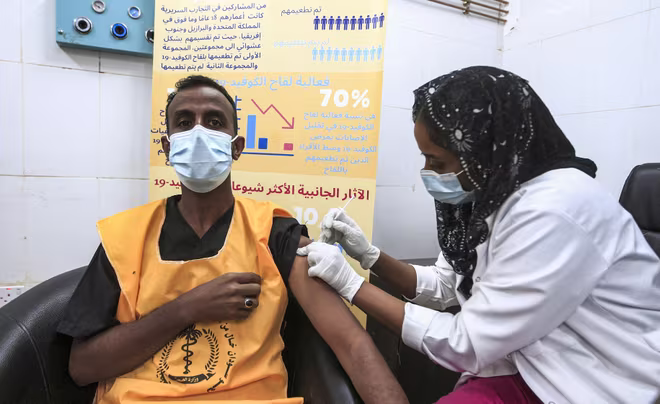 Người dân tại nhiều quốc gia châu Phi chưa được tiêm mũi vaccine phòng Covid-19 đầu tiên Người dân tại nhiều quốc gia châu Phi chưa được tiêm mũi vaccine phòng Covid-19 đầu tiên