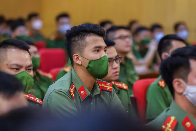 Nhiều cán bộ, chiến sĩ tình nguyện đến Công an xã biên giới, trọng điểm, phức tạp về an ninh, trật tự nhận nhiệm vụ Nhiều cán bộ, chiến sĩ tình nguyện đến Công an xã biên giới, trọng điểm, phức tạp về an ninh, trật tự nhận nhiệm vụ