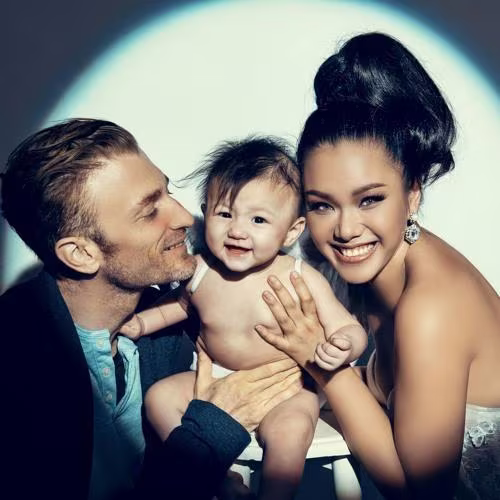 Tổ ấm nhỏ của vợ chồng Phương Vy đã có thêm một cô con gái nhỏ xinh xắn