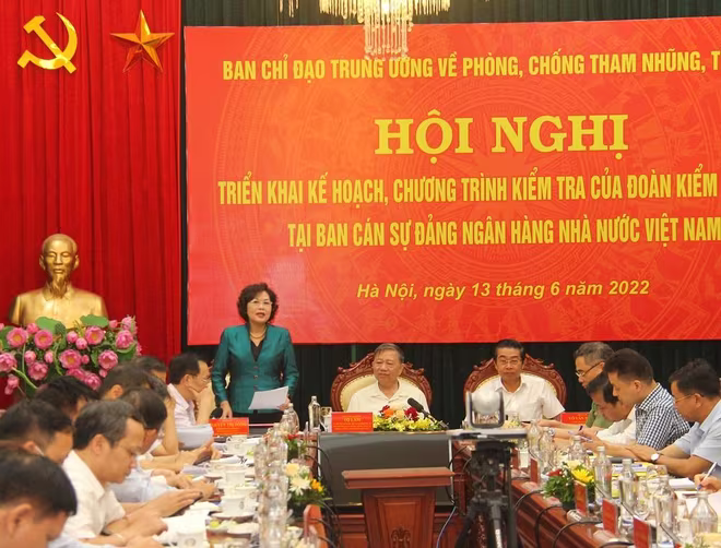 Thống đốc Ngân hàng Nhà nước Nguyễn Thị Hồng phát biểu tại hội nghị Thống đốc Ngân hàng Nhà nước Nguyễn Thị Hồng phát biểu tại hội nghị