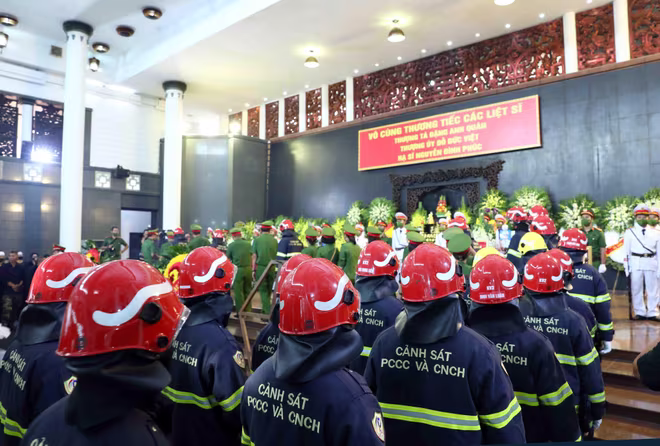 Tới viếng, tiễn đưa 3 Liệt sĩ, những chiến sĩ Cảnh sát PCCC&amp;CNCH trong trang phục “sẵn sàng chiến đấu với giặc lửa”