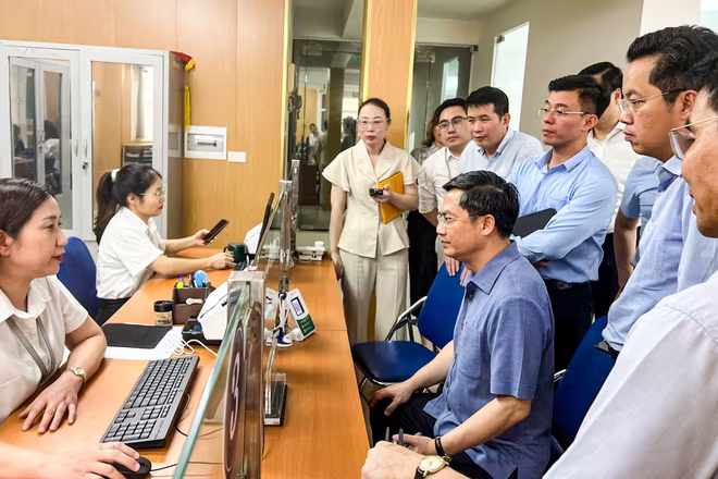 Phó Chủ tịch UBND TP Hà Nội Hà Minh Hải kiểm tra các mô hình mới ở quận Hoàn Kiếm Phó Chủ tịch UBND TP Hà Nội Hà Minh Hải kiểm tra các mô hình mới ở quận Hoàn Kiếm