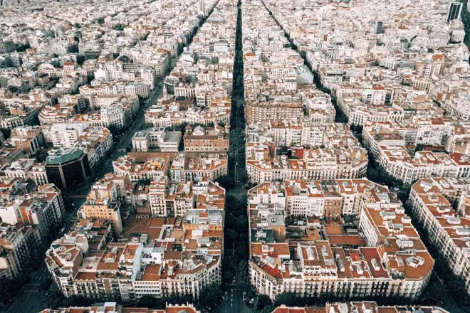 Thành phố Barcelona (Tây Ban Nha) được thiết kế gần như cứ mỗi 150m lại có một giao lộ Thành phố Barcelona (Tây Ban Nha) được thiết kế gần như cứ mỗi 150m lại có một giao lộ