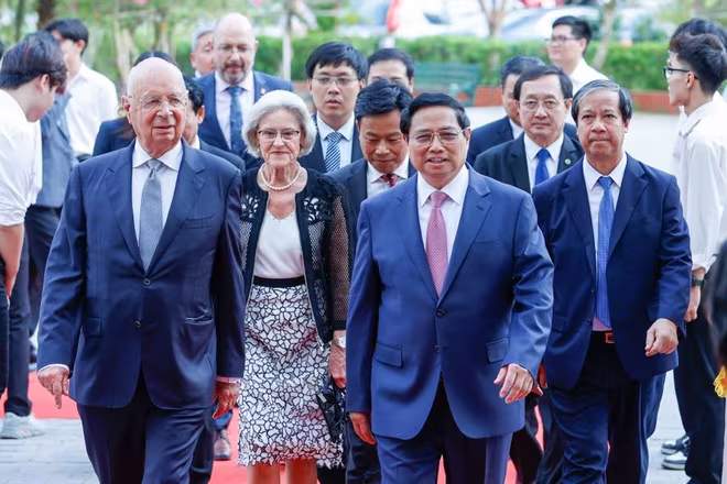 Thủ tướng Phạm Minh Chính cùng Giáo sư Klaus Schwab tới giao lưu đối thoại với sinh viên các trường đại học Thủ tướng Phạm Minh Chính cùng Giáo sư Klaus Schwab tới giao lưu đối thoại với sinh viên các trường đại học