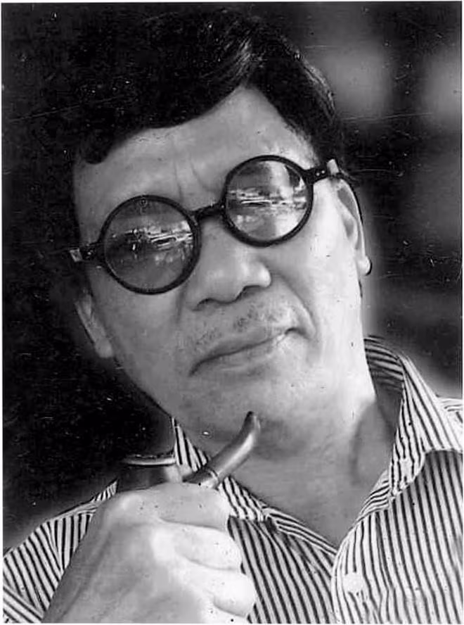 Nhà báo Duy Ngọc: Sẽ xuất bản cuốn sách về Hà Nội dựa trên các bài viết trên An ninh Thủ đô Cuối tuần Nói về đội ngũ cộng tác viên của An ninh Thủ đô nói chung và số báo An ninh Thủ đô Cuối tuần nói riêng, có lẽ tôi là cộng tác viên lâu năm nhất, từ những ngày báo còn ở số 2 Hàng Giấy rồi chuyển qua Nguyễn Khuyến và sau đó về Lý Thường Kiệt. Số báo Cuối tuần có nội dung khá rộng, đào sâu hơn các vấn đề đã diễn ra trong tuần. Điều khiến tôi thích thú và cộng tác lâu dài như vậy là bởi tờ báo có đội ngũ phóng viên, biên tập viên rất thân thiện, cư xử với cộng tác viên bằng sự trân trọng và tình cảm. Cứ đến thứ ba hàng tuần, báo đều cử người gọi điện tới cộng tác viên hỏi xem tuần này sẽ viết nội dung gì và có sự điều chỉnh đề tài cho phù hợp. Tôi từng có thời gian 3 năm đảm nhận chuyên mục “Hà Nội và tôi” trên An ninh Thủ đô Cuối tuần. Đó là các bài về Hà Nội xưa và nay, lối sống của người Hà Nội, các phong tục tập quán ở mảnh đất kinh kỳ… Thú thực, dù là tác giả của các bài viết trên An ninh Thủ đô Cuối tuần, nhưng chính tôi nhiều khi mua báo muộn cũng không có báo để đọc. Số báo này được độc giả săn đón, bán hết rất nhanh, nên tới chiều mới đi mua thì hầu hết đều rơi vào tình trạng ra về tay không. Nhiều bạn bè của tôi thích đọc số Cuối tuần vì nội dung phong phú, sâu sắc và đầy tính văn hóa. Tới đây, tôi sẽ ra mắt cuốn sách hơn 300 trang viết về Hà Nội mang tựa đề “Chuyện kể Hà Nội”. Trong đó có tới 70% là các bài viết đã được đăng tải trên An ninh Thủ đô Cuối tuần. Cảm ơn những người làm báo An ninh Thủ đô đã giúp tôi có động lực để viết những câu chuyện đã rất cũ, rất xưa về Hà Nội. Nhờ đó tôi mới có kha khá tác phẩm để in trong cuốn sách lần này. Nhà báo Duy Ngọc: Sẽ xuất bản cuốn sách về Hà Nội dựa trên các bài viết trên An ninh Thủ đô Cuối tuần Nói về đội ngũ cộng tác viên của An ninh Thủ đô nói chung và số báo An ninh Thủ đô Cuối tuần nói riêng, có lẽ tôi là cộng tác viên lâu năm nhất, từ những ngày báo còn ở số 2 Hàng Giấy rồi chuyển qua Nguyễn Khuyến và sau đó về Lý Thường Kiệt. Số báo Cuối tuần có nội dung khá rộng, đào sâu hơn các vấn đề đã diễn ra trong tuần. Điều khiến tôi thích thú và cộng tác lâu dài như vậy là bởi tờ báo có đội ngũ phóng viên, biên tập viên rất thân thiện, cư xử với cộng tác viên bằng sự trân trọng và tình cảm. Cứ đến thứ ba hàng tuần, báo đều cử người gọi điện tới cộng tác viên hỏi xem tuần này sẽ viết nội dung gì và có sự điều chỉnh đề tài cho phù hợp. Tôi từng có thời gian 3 năm đảm nhận chuyên mục “Hà Nội và tôi” trên An ninh Thủ đô Cuối tuần. Đó là các bài về Hà Nội xưa và nay, lối sống của người Hà Nội, các phong tục tập quán ở mảnh đất kinh kỳ… Thú thực, dù là tác giả của các bài viết trên An ninh Thủ đô Cuối tuần, nhưng chính tôi nhiều khi mua báo muộn cũng không có báo để đọc. Số báo này được độc giả săn đón, bán hết rất nhanh, nên tới chiều mới đi mua thì hầu hết đều rơi vào tình trạng ra về tay không. Nhiều bạn bè của tôi thích đọc số Cuối tuần vì nội dung phong phú, sâu sắc và đầy tính văn hóa. Tới đây, tôi sẽ ra mắt cuốn sách hơn 300 trang viết về Hà Nội mang tựa đề “Chuyện kể Hà Nội”. Trong đó có tới 70% là các bài viết đã được đăng tải trên An ninh Thủ đô Cuối tuần. Cảm ơn những người làm báo An ninh Thủ đô đã giúp tôi có động lực để viết những câu chuyện đã rất cũ, rất xưa về Hà Nội. Nhờ đó tôi mới có kha khá tác phẩm để in trong cuốn sách lần này.