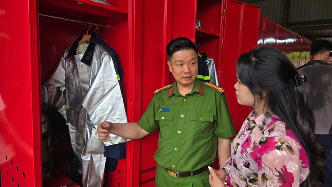 Tủ bảo quản trang phục PCCC nâng cao sẵn sàng chiến đấu 3 Trung tá Vũ Đức Hưng - Phó trưởng Phòng Cảnh sát PCCC và CNCH chia sẻ về chiếc tủ đặc biệt