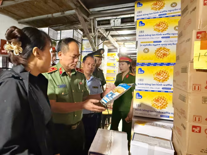 Trung tướng Nguyễn Thanh Tùng - Giám đốc CATP Hà Nội trực tiếp kiểm tra hoạt động sản xuất, kinh doanh tại làng nghề La Phù, xã An Khánh (tháng 10-2025) Trung tướng Nguyễn Thanh Tùng - Giám đốc CATP Hà Nội trực tiếp kiểm tra hoạt động sản xuất, kinh doanh tại làng nghề La Phù, xã An Khánh (tháng 10-2025)