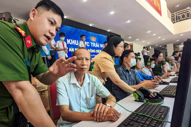 Công an Thủ đô gương mẫu, tiên phong trong công cuộc chuyển đổi số quốc gia phục vụ nhân dân