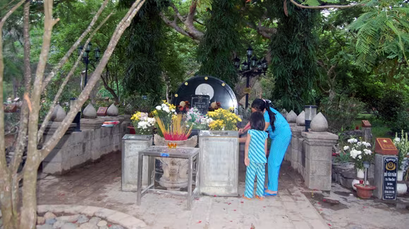 Phần mộ của liệt sỹ anh hùng Võ Thị Sáu