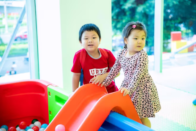 Để khách hàng có những trải nghiệm mua sắm trọn vẹn nhất, Menas Mall Saigon Airport cung cấp các dịch vụ hỗ trợ như khu vui chơi trẻ em miễn phí, shuttle bus đưa đón sân bay, dịch vụ giao nhận hàng nhanh Swift 247, wifi, sạc điện thoại, dịch vụ giữ đồ, xe đẩy, xe lăn,... Hơn hết, đó là sự chăm sóc tận tâm từ những con người Menas đầy đam mê thấu hiểu khách hàng Để khách hàng có những trải nghiệm mua sắm trọn vẹn nhất, Menas Mall Saigon Airport cung cấp các dịch vụ hỗ trợ như khu vui chơi trẻ em miễn phí, shuttle bus đưa đón sân bay, dịch vụ giao nhận hàng nhanh Swift 247, wifi, sạc điện thoại, dịch vụ giữ đồ, xe đẩy, xe lăn,... Hơn hết, đó là sự chăm sóc tận tâm từ những con người Menas đầy đam mê thấu hiểu khách hàng