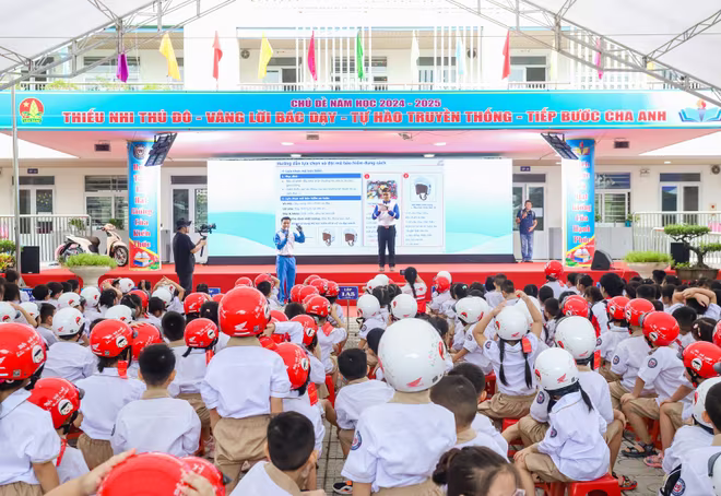 Các em học sinh trường Tiểu học Vạn Bảo hào hứng tham gia chương trình Các em học sinh trường Tiểu học Vạn Bảo hào hứng tham gia chương trình