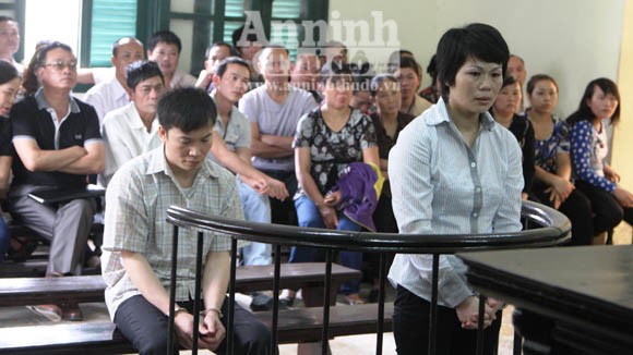 Vợ chồng dắt nhau vào tù vì lừa chiếm đoạt 20 tỷ đồng ảnh 1 Vợ chồng dắt nhau vào tù vì lừa chiếm đoạt 20 tỷ đồng ảnh 1