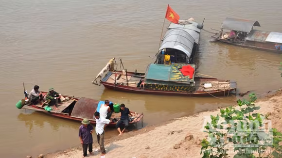 Rủ nhau ra sông Hồng tắm, 2 học sinh bị chết thảm ảnh 1 Rủ nhau ra sông Hồng tắm, 2 học sinh bị chết thảm ảnh 1