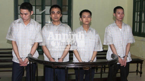 Mang mìn tự chế, rủ em trai đi cướp tiệm vàng ảnh 1 Mang mìn tự chế, rủ em trai đi cướp tiệm vàng ảnh 1