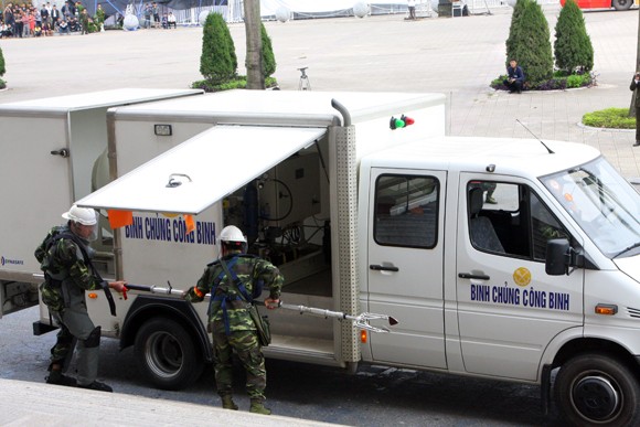 Công an TP Hà Nội diễn tập chống bạo loạn, khủng bố và giải cứu con tin ảnh 14