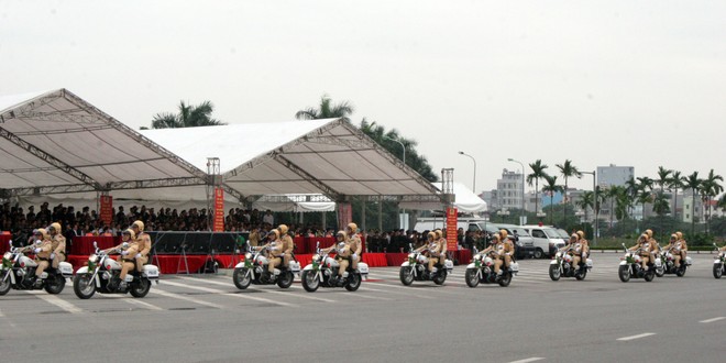 Công an TP Hà Nội diễn tập chống bạo loạn, khủng bố và giải cứu con tin ảnh 4