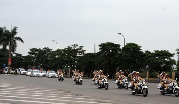 Công an TP Hà Nội diễn tập chống bạo loạn, khủng bố và giải cứu con tin ảnh 3