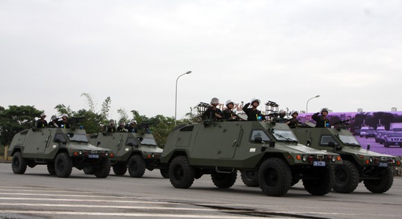 Công an TP Hà Nội diễn tập chống bạo loạn, khủng bố và giải cứu con tin ảnh 6