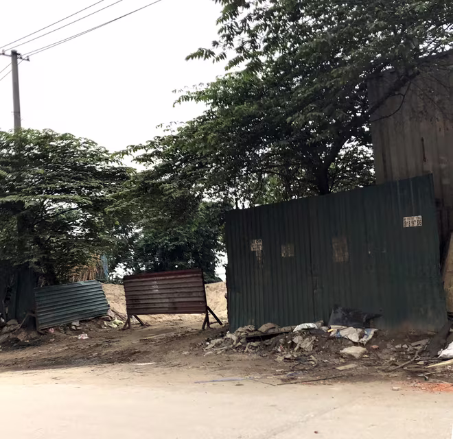 Trên toàn địa bàn quận Hai Bà Trưng có 3 bến bãi tập kết, trung chuyển, kinh doanh VLXD và đến nay đã được 'xóa'; lực lượng CAQ Hai Bà Trưng thường xuyên tuần tra, kiểm soát không để hoạt động này tái diễn Trên toàn địa bàn quận Hai Bà Trưng có 3 bến bãi tập kết, trung chuyển, kinh doanh VLXD và đến nay đã được 'xóa'; lực lượng CAQ Hai Bà Trưng thường xuyên tuần tra, kiểm soát không để hoạt động này tái diễn