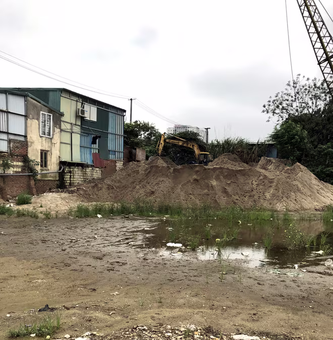 Những bến bãi VLXD gần nhà dân gây mất vệ sinh môi trường đã bị CAQ Hai Bà Trưng 'xóa' Những bến bãi VLXD gần nhà dân gây mất vệ sinh môi trường đã bị CAQ Hai Bà Trưng 'xóa'