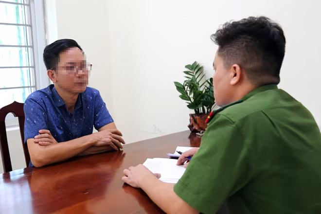 Đối tượng Nguyễn Mạnh Toàn làm việc với cơ quan công an Đối tượng Nguyễn Mạnh Toàn làm việc với cơ quan công an