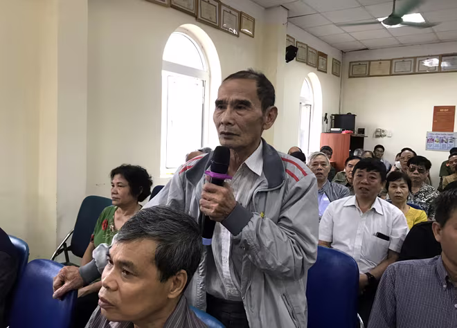 Ông Văn Đinh Hùng tham gia đóng góp ý kiến của mình đối với lực lượng Công an Ông Văn Đinh Hùng tham gia đóng góp ý kiến của mình đối với lực lượng Công an