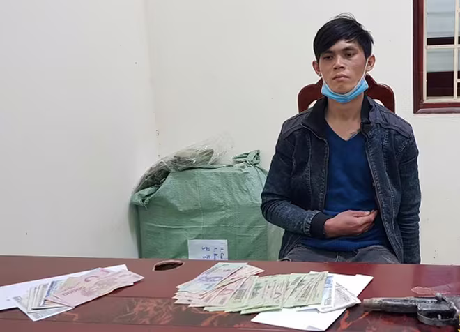 Đối tượng Dũng và tang vật liên quan Đối tượng Dũng và tang vật liên quan