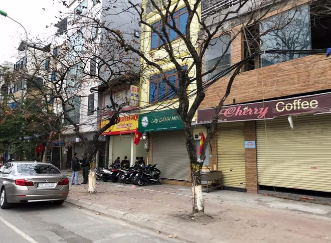 Trong khi đó rất nhiều nơi thực hiện công tác phòng chống dịch rất nghiêm, chẳng hạn tại địa bàn phường Liễu Giai, quận Ba Đình Trong khi đó rất nhiều nơi thực hiện công tác phòng chống dịch rất nghiêm, chẳng hạn tại địa bàn phường Liễu Giai, quận Ba Đình