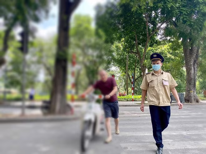 Một trường hợp không đeo khẩu trang nơi công cộng bị lực lượng chức năng kiểm tra, xử lý