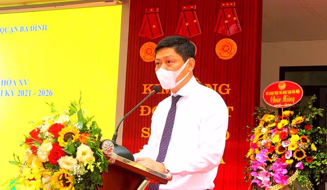 Chủ tịch UBND quận Ba Đình Tạ Nam Chiến phát biểu tại Lễ gắn biển công trình cấp Thành phố chào mừng bầu cử Đại biểu Quốc hội khóa XV và Đại biểu HĐND các cấp nhiệm kỳ 2021-2026, tại dự án đầu tư xây dựng Trường Tiểu học Kim Đồng và trường Tiểu học Phan Chu Trinh Chủ tịch UBND quận Ba Đình Tạ Nam Chiến phát biểu tại Lễ gắn biển công trình cấp Thành phố chào mừng bầu cử Đại biểu Quốc hội khóa XV và Đại biểu HĐND các cấp nhiệm kỳ 2021-2026, tại dự án đầu tư xây dựng Trường Tiểu học Kim Đồng và trường Tiểu học Phan Chu Trinh