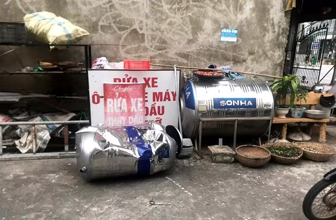 Hiện trường đối tượng nghi ngáo đá, đập phá tài sản của người thân Hiện trường đối tượng nghi ngáo đá, đập phá tài sản của người thân