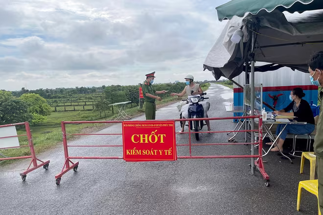 Một chốt kiểm soát dịch trên địa bàn huyện Phúc Thọ Một chốt kiểm soát dịch trên địa bàn huyện Phúc Thọ