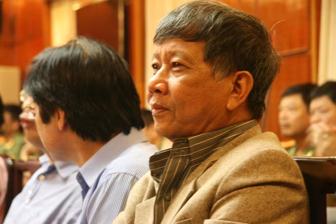 Nhà văn Nguyễn Huy Thiệp tại cuộc gặp gỡ văn sĩ trí thức tiêu biểu do Công an TP Hà Nội tổ chức nhiều năm về trước