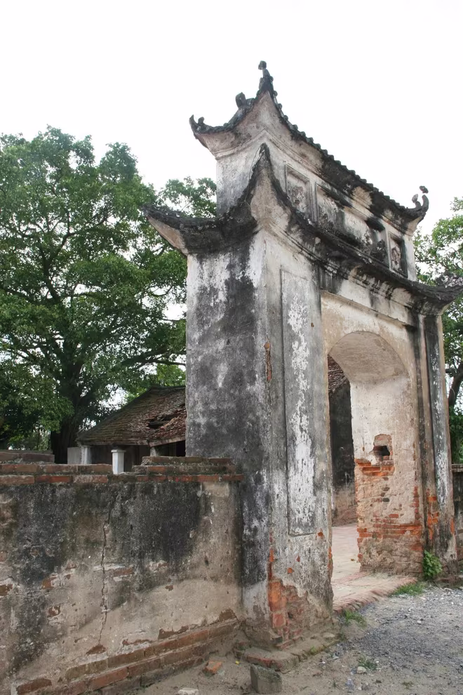 Năm 2013, nhiều hạng mục của chùa Đậu đã xuống cấp cần được tu bổ trong đó có Tam quan Năm 2013, nhiều hạng mục của chùa Đậu đã xuống cấp cần được tu bổ trong đó có Tam quan