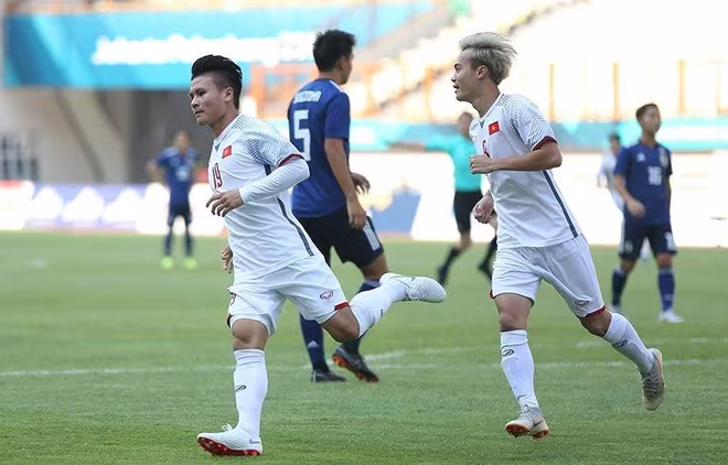 U23 Việt Nam từng gây bất ngờ lớn khi hạ U23 Nhật Bản 1-0 ở lượt cuối vòng bảng ASIAD 2018, nhờ pha lập công duy nhất của Quang Hải U23 Việt Nam từng gây bất ngờ lớn khi hạ U23 Nhật Bản 1-0 ở lượt cuối vòng bảng ASIAD 2018, nhờ pha lập công duy nhất của Quang Hải