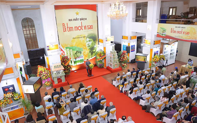 Toàn cảnh buổi ra mắt sách vào tháng 4-2022 Toàn cảnh buổi ra mắt sách vào tháng 4-2022