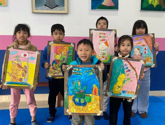 Lớp học nghệ thuật của Câu lạc bộ Mỹ thuật Trẻ em Trứng Ốp Class Lớp học nghệ thuật của Câu lạc bộ Mỹ thuật Trẻ em Trứng Ốp Class