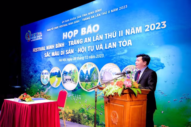 Ông Nguyễn Mạnh Cường- Giám đốc Sở VH-TT Ninh Bình chủ trì cuộc họp báo Ông Nguyễn Mạnh Cường- Giám đốc Sở VH-TT Ninh Bình chủ trì cuộc họp báo