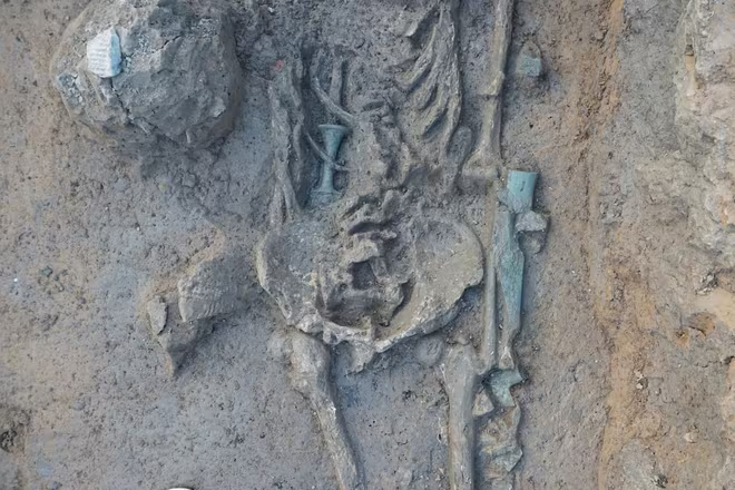 Đồ tùy táng trong mộ Đông Sơn giai đoạn sớm