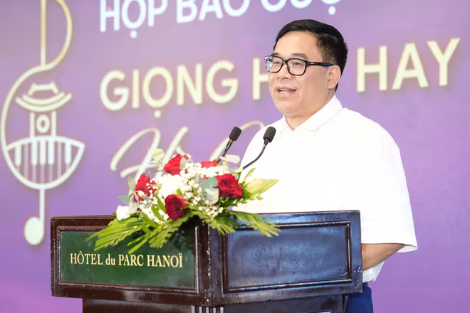 Ông Đỗ Đình Hồng, Giám đốc Sở VHTT Hà Nội cho biết, cuộc thi năm nay không chỉ là sân chơi nghệ thuật, mà còn là dịp để các thí sinh cũng như người dân Hà Nội ôn lại những trang sử hào hùng và khơi dậy tình yêu, niềm tự hào về quê hương trong trái tim mỗi người Ông Đỗ Đình Hồng, Giám đốc Sở VHTT Hà Nội cho biết, cuộc thi năm nay không chỉ là sân chơi nghệ thuật, mà còn là dịp để các thí sinh cũng như người dân Hà Nội ôn lại những trang sử hào hùng và khơi dậy tình yêu, niềm tự hào về quê hương trong trái tim mỗi người