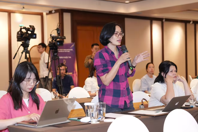 Phóng viên đặt câu hỏi cho BTC về các hoạt động diễn ra trong khuôn khổ cuộc thi Phóng viên đặt câu hỏi cho BTC về các hoạt động diễn ra trong khuôn khổ cuộc thi